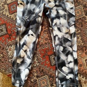 Lululemon crop leggings size 4/6